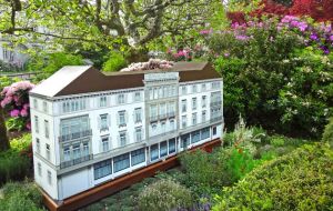 36 Bienenhaus-Baur-au-Lac-Blumen-630x400